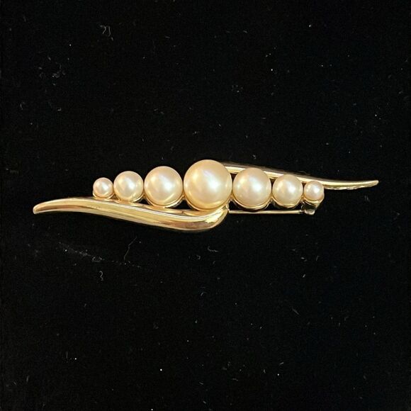 Vintage Monet Gold and Pearl Brooch / Pin - Picture 3 of 3